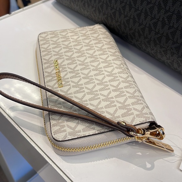 Michael Kors MK Signature Large Flat Multi-Function Phone Case Wallet Wristlet - Picture 10 of 16